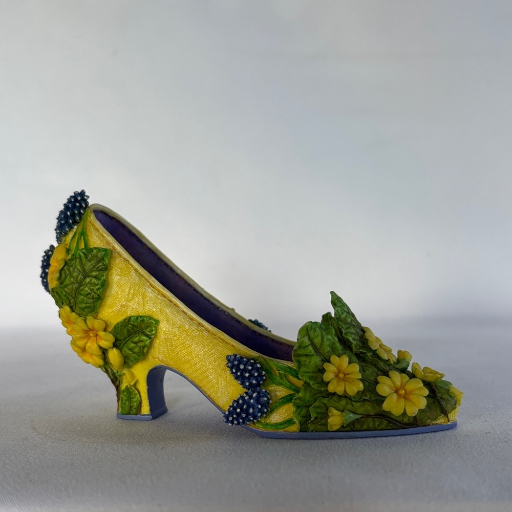 VINTAGE! THE ORIGINAL WILLOW HALL WOMEN’s SHOE ORNAMENTAL COLLECTION- FEBRUARY - Picture 3 of 11